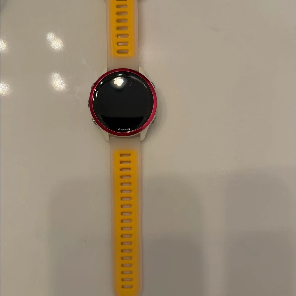 Garmin Forerunner 570 Smartwatch - Vibrant Yellow - Picture 5 of 5